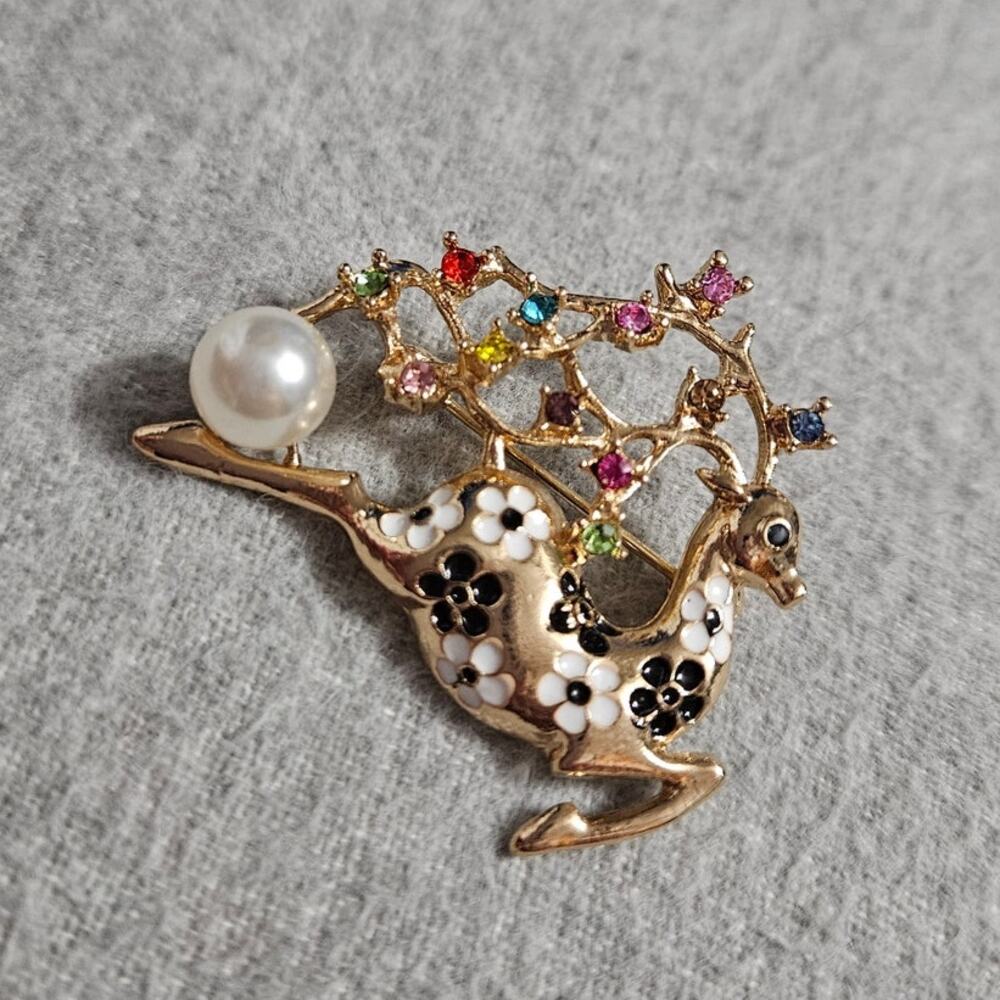 Fashion Jewelry Boutique Retro Gold-Tone Floral Enamel Leaping Reindeer Brooch